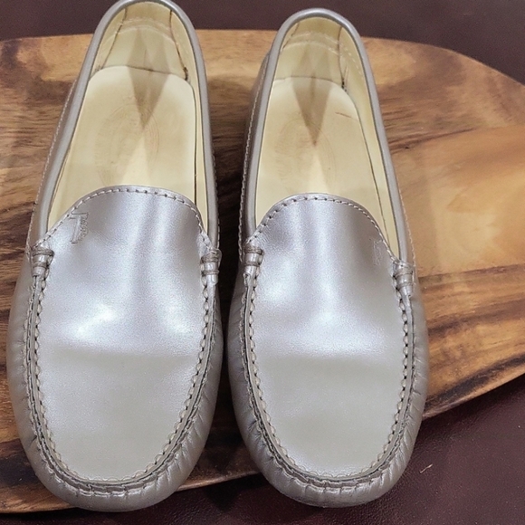 Vintage J.P. Tod's Leather Loafers/Driving Shoes in Metallic Silver - Picture 2 of 13